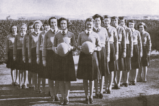 1940 SHC senior basketball team BW